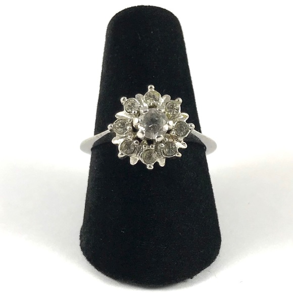 Vintage Jewelry - Vintage 18KT HGE White Gold Cluster Ring Size 6.5
